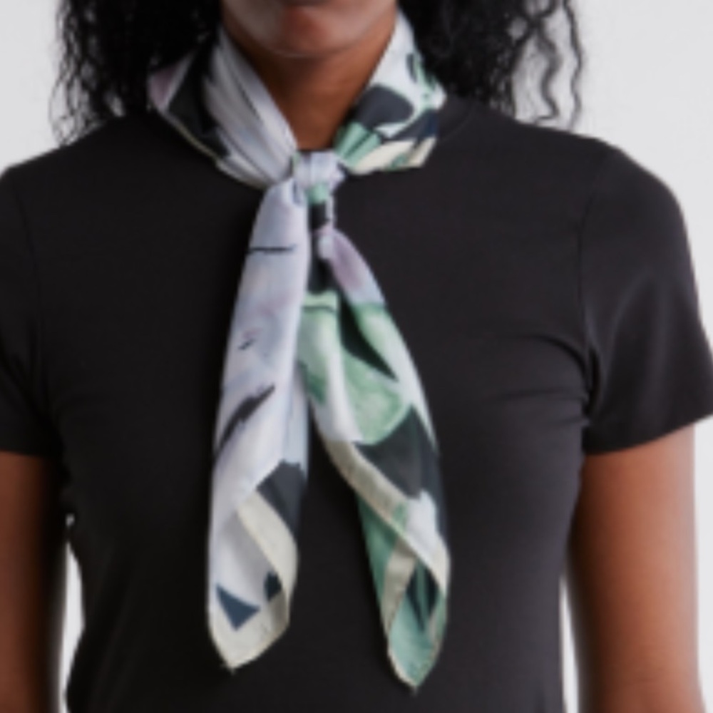 NWT Vince Camuto Brush Floral Painterly Scarf,Square, 27x27, Black/Green Refined